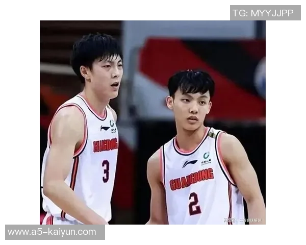 杨溢打出战略性含义！连进三分+灵敏安排，解压徐杰并盘活胡明轩